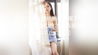 两小伙花钱找村里长的还不错的两个留守少妇 （主要是怕熟人看到）去山上打野炮