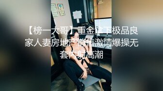 爆乳的豹纹美女展示自己