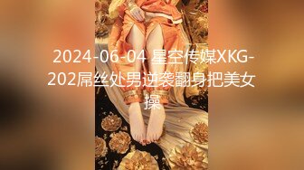 漂亮妹子性感黑丝吊着双手光头男插入猛干