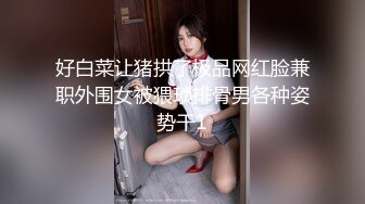 【新片速遞】 新来的御姐小少妇全程露脸黑丝高跟诱惑，道具抽插骚穴把自己搞尿了，淫声荡语互动撩骚舔弄假鸡巴上的淫水