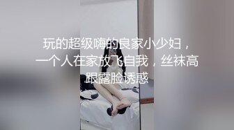 澡堂子更衣室偷窥众多的脱的光溜溜的美女少妇 (19)