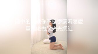   韵味十足甜美骚女，女用倒模20CM长屌，骑乘自己动，翘起屁股插入，上下套弄水声哗哗，双头龙深插