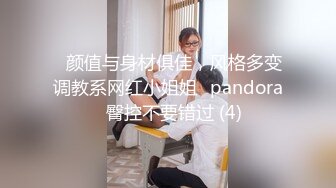 微胖女神露脸来袭，跟狼友互动撩骚精彩小秀，诱惑艳舞性感纹身，奶子比心精彩刺激，无毛白虎逼特写展示真骚