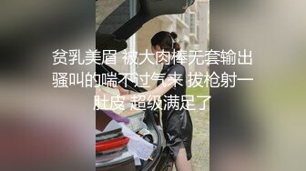 后入女友和闺蜜的两个穴，两种淫液的润滑