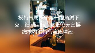 农村简陋的茅房偷拍少妇嘘嘘没纸檫直接拉水龙头过来洗鲍鱼