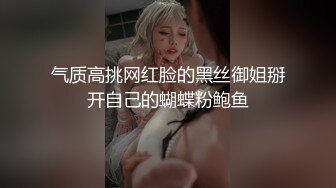 图书馆内喜欢看书的小美女