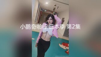 来自上海美女模特丽丽与外国帅哥男友穿着性感黑丝情趣内衣客厅卫生间做爱