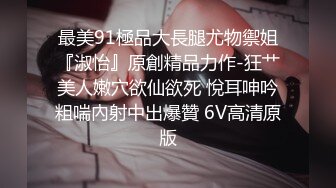 甜美少婦愛3P,兩個猛男都不夠盡興,上面嘴吃壹根,下面嘴吃壹根,好不自在