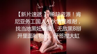  澡堂子内部员工偷拍两位身材火爆的小美女洗澡皮肤白又嫩