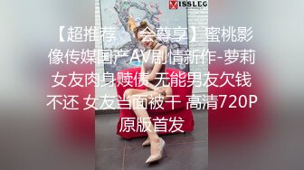 妹子弄了个超长假鸡巴把肚子撑起来了都快插爆了