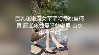 极品双女姐妹花全程露脸一多大秀，丝袜情趣很性感，各种道具玩弄骚逼，轮番轰炸狼友视觉，骚逼特写炮击抽插