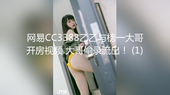 风韵犹存熟女阿姨 在家边发骚边哄孙子 没想到稀毛鲍鱼还这么粉嫩