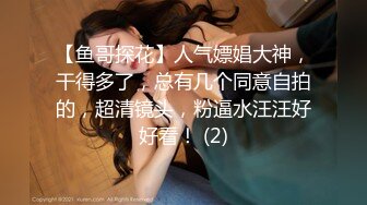 空城原创逛街的可爱小姐姐薄丝透明白内包裹肥臀短裙靓女和男友逛街忧郁的眼神却穿了丁字裤