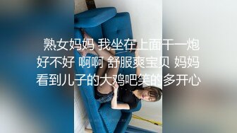  淫乱的房间小少妇喝多了赌债肉偿撩骚小哥哥，交大鸡巴无毛骚逼尿尿给狼友看