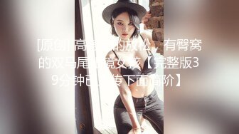 长发纹身女喜欢裸睡来尿尿也是真空