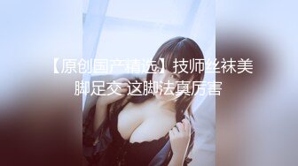 短发的平胸妹妹，独自一个人在家自慰，手上还纹了花纹