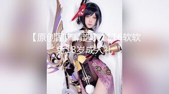 《极品CP魔手外购》坑神潜入某单位女厕实拍超多美腿漂亮小姐姐方便，前后位逼脸同框，各种性感诱人毛毛逼 (12)