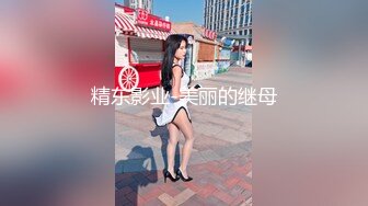 珍珠内裤开档黑丝露脸小甜心跟大哥激情啪啪，埋首胯下口交大鸡巴，让大哥无套多体位爆草小穴浪叫呻吟内射