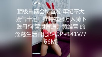   清纯小师妹，长发飘飘苗条小姐姐，身材好，被小哥各种姿势来回玩弄，女上位屌插太深受不了，精彩香艳必看