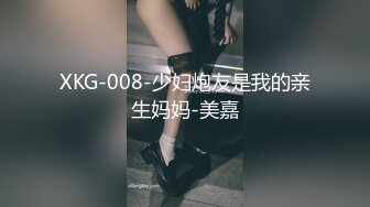 抄底逛商場黃裙騷女,蕾絲粉內上還殘留著淫液印跡