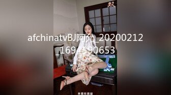 美女发现了摄像头,一直盯着看（后）