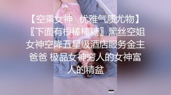 餐厅女厕蹲守年轻服务员的极品美鲍