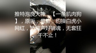 隔板下偷窥玩手机的短发妞故意被发现