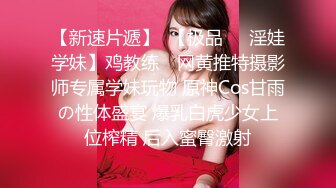 性感短裙牛仔外套妹子，抠逼舔弄特写口交侧入抱起来猛操