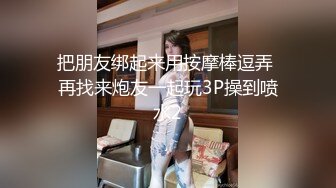   猥琐小哥迷翻漂亮的小女友找来朋友一起来玩3P