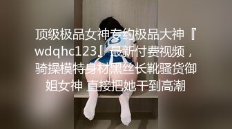 白嫩少妇荒淫过往 娇小身材被抱起来狂操 性福得满脸春色！