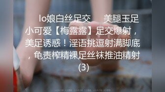 【游客】搞熟女技师，按摩师摸摸搞搞，扒下内裤吸奶扣穴，扶着按摩床后入，胖哥搞舒服了