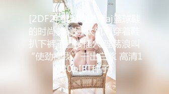 眼镜男探花约了个清纯苗条嫩妹，边口交边扣逼大力猛操床吱吱响，呻吟娇喘非常诱人