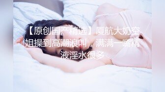 三个中年老骚女全程露脸伺候一根大鸡巴，三女互动吃奶舔逼舔脚，穿上假鸡巴内裤互插抽插，听狼友指挥真刺激