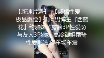 可爱的金发女孩被大公鸡在她的紧屁股上操的!