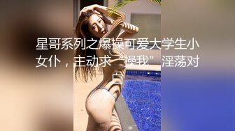 极品少妇儿子在家还偷偷的跟狼友发骚，揉着奶子玩着逼儿子突然推门进来，快他么吓死她了，把儿子赶走接着嗨