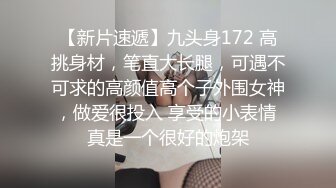 专找丶阿姨玩两小伙找双熟女4P激情，一人一个同时舔屌，转战到床上骑乘抽插，上下套弄自己动揉穴