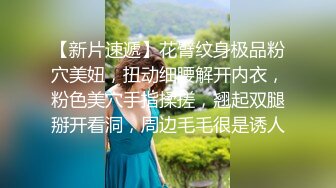 年轻夫妻把孩子哄睡后草逼 一前一后的耸动带动孩子一起晃动