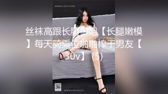 给18岁可爱少女来个深喉三通