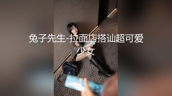 射了制服女友一屁股