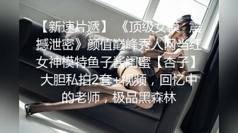 东北某同学聚会女同学现场解开胸罩比奶子大小