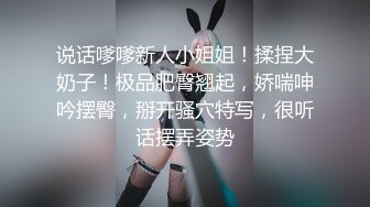 制服年轻小萝莉，被男友推到无情摧残，帮忙手指抠逼