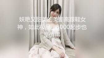 OO後小情侣深夜户外遛弯,小哥想要了直接到公厕里接收女友嘴巴的吸允