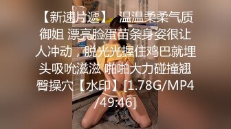 最近疯传的清纯眼镜长腿系在女厕公然修洞无视身边上厕所的人一脸懵逼清洁大妈见过世面淡定无比