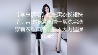 纹身尤物全裸展现鲍鱼和奶子，细致吞吐口交，女上位销魂式打桩