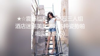 商场女厕全景后拍漂亮长发小姐姐粉粉的鲍鱼小小的PP