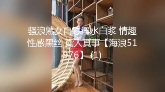 很是風騷美少婦沒有男人買個炮機 自動插穴自慰 不停摀嘴享受很是淫蕩