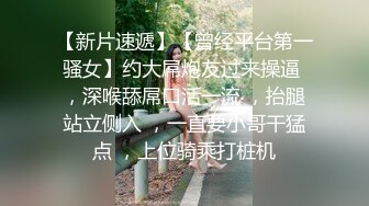 美妞咬着嘴唇厕所玩弄小穴