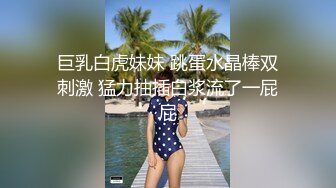 美容院女厕偷拍美女医师上厕所❤️把自己的嫩逼保养得真好