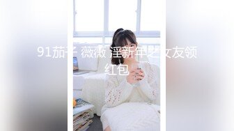 【新片速遞】2022-5-21【91鲍先生探花】眼镜小哥今晚双飞，约两骚熟女操逼，操完一个再换，扶着屁股后入