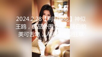 游乐场女厕全景偷窥多位半蹲着尿的美女各种美鲍轮番呈现 (3)